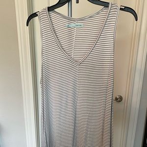 Ladies Gray and White Top From Maurices